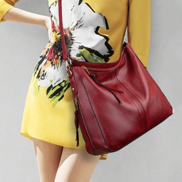 Luxe Red Vegan Leather Zip up Large Shoulder Crossbody Hand Bag - Picture 2 of 4